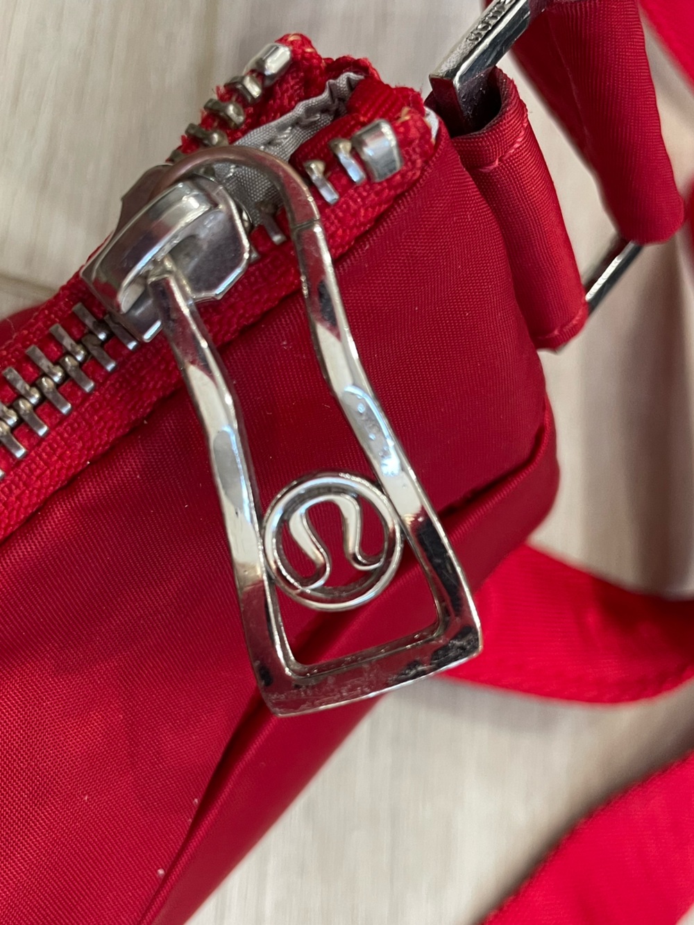 LULULEMON Travel Pooch VII Fanny Pack Waist Bag Dog Walking Hiking Pouch Red - Picture 6 of 12
